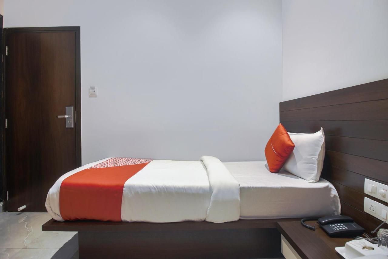 Hotel Flora Suites Bombay
